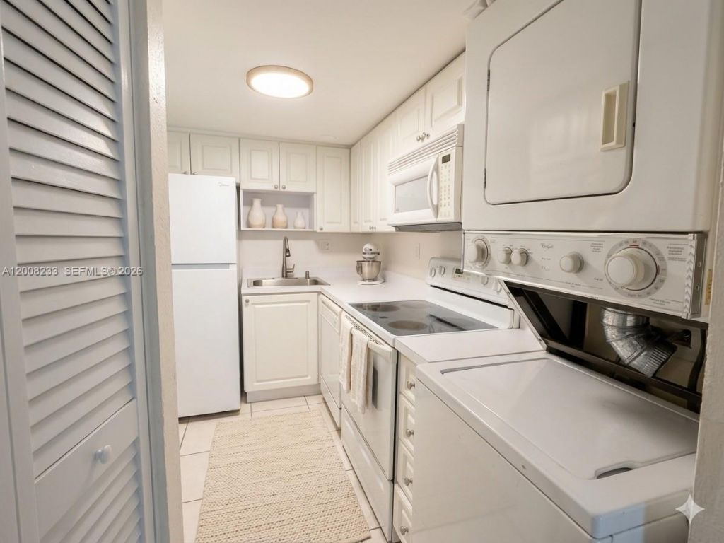 8605 SW 68th Ct , Unit 7, Pinecrest, FL 33156 Photo