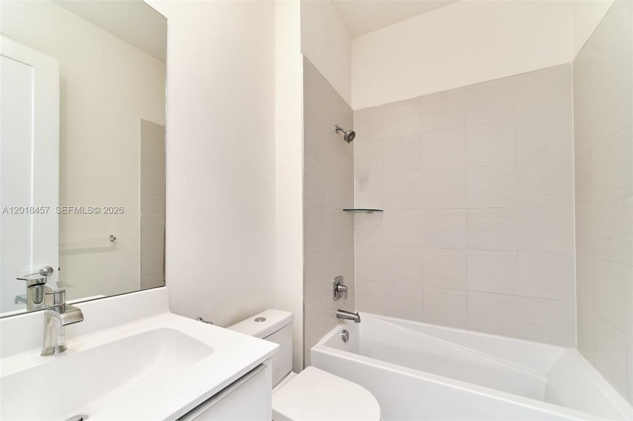10447 NW 66th St , Doral, FL 33178 Photo
