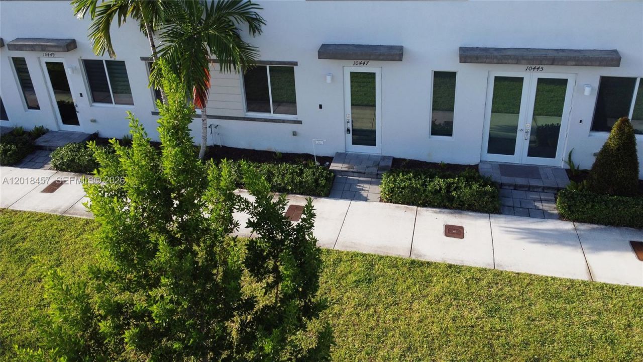 10447 NW 66th St , Doral, FL 33178 Photo