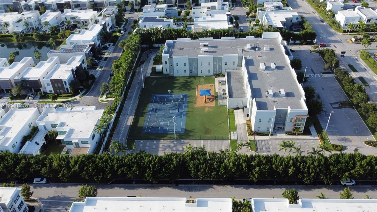 10447 NW 66th St , Doral, FL 33178 Photo