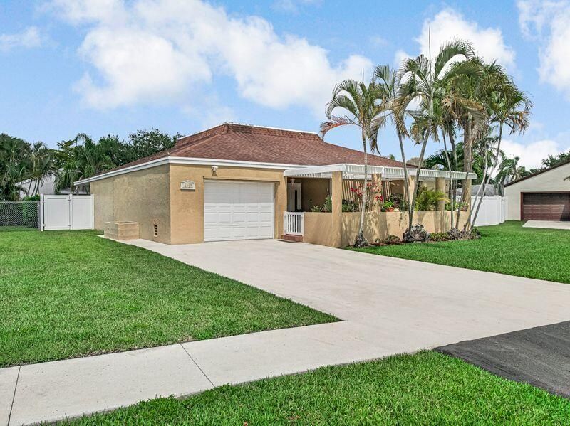 4957 SW 94th Terrace, Cooper City, FL 33328 Photo