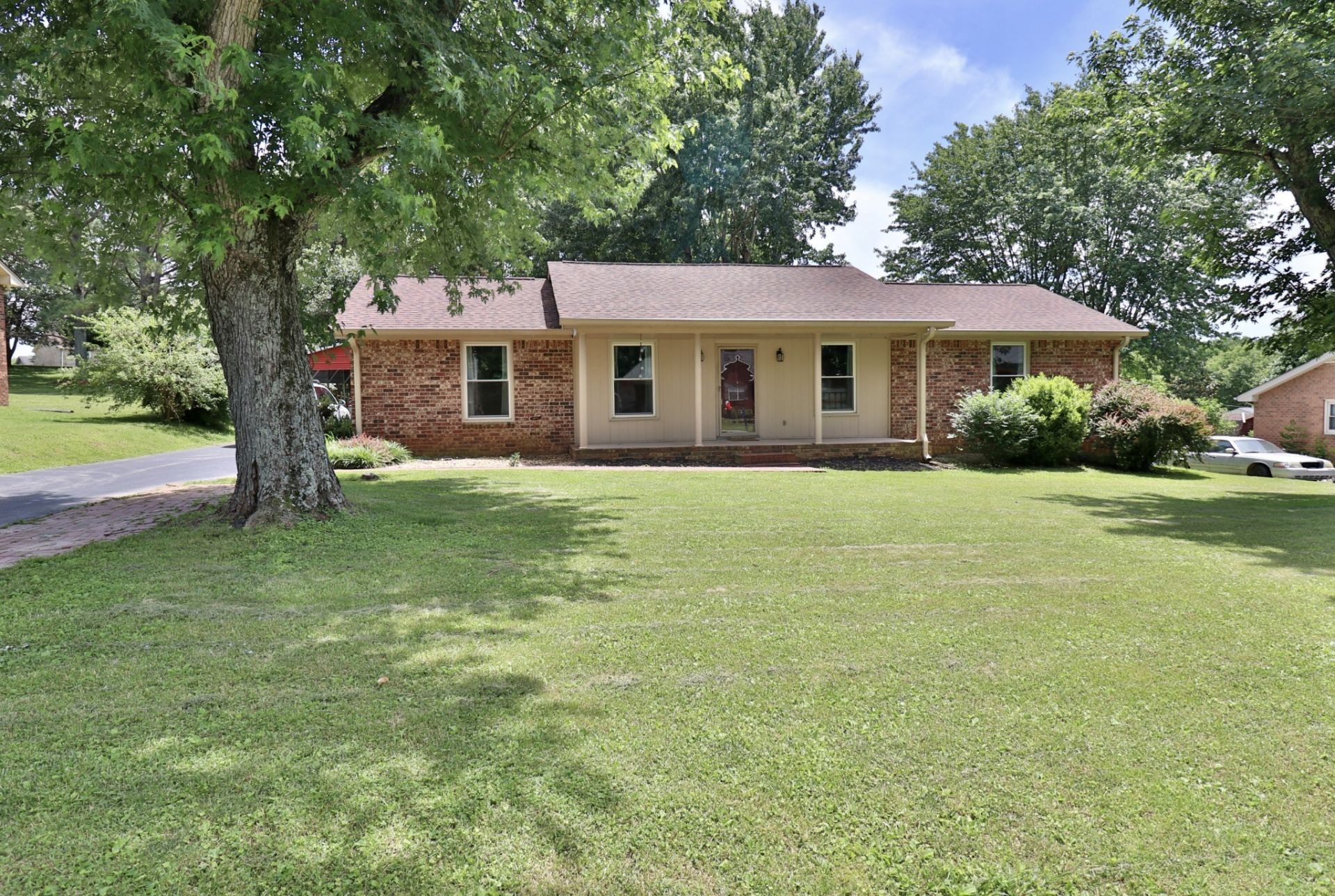 2317 Woodmont Dr , Springfield, TN 37172 Main Photo
