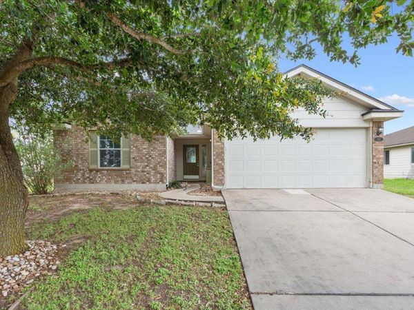 125 Bayliss ST , Hutto, TX 78634