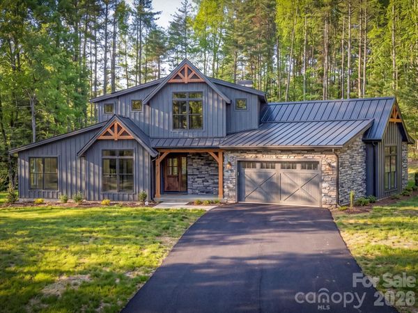 92 Crystal Heights Drive , Hendersonville, NC 28739