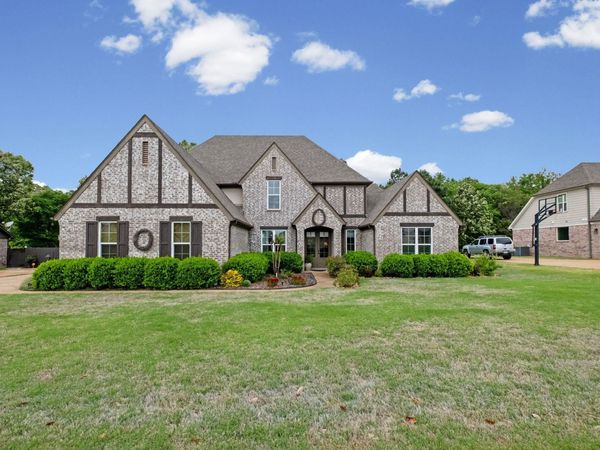 14685 SAINT CHARLES DR, Olive Branch, MS 38654