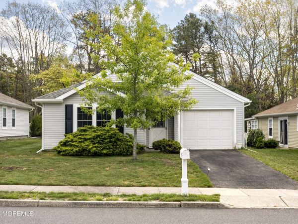 98 Pine Oak Boulevard, Barnegat, NJ 08005