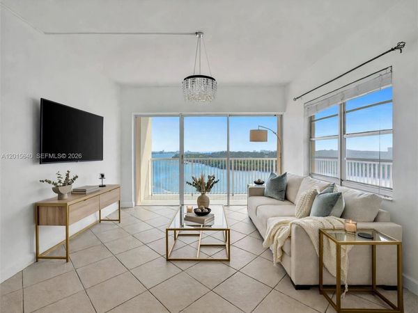 300 Bayview Dr, Unit 906, Sunny Isles Beach, FL 33160