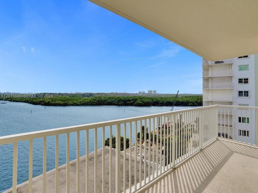 300 Bayview Dr , Unit 906, Sunny Isles Beach, FL 33160 Photo