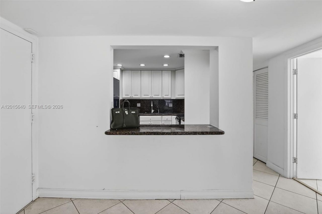 300 Bayview Dr , Unit 906, Sunny Isles Beach, FL 33160 Photo