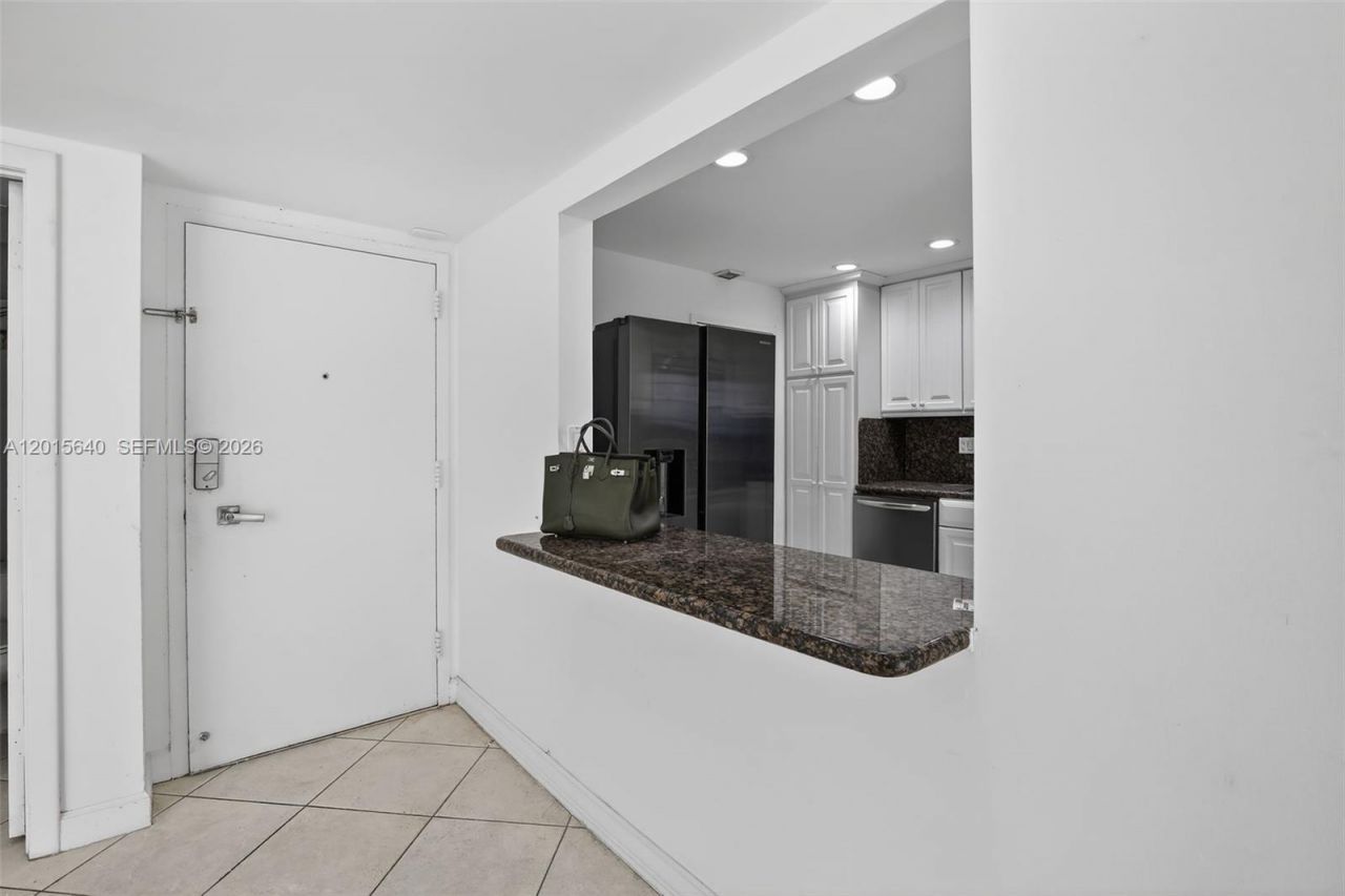 300 Bayview Dr , Unit 906, Sunny Isles Beach, FL 33160 Photo