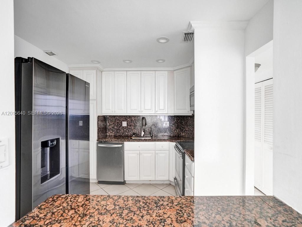 300 Bayview Dr , Unit 906, Sunny Isles Beach, FL 33160 Photo