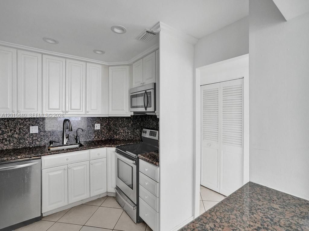300 Bayview Dr , Unit 906, Sunny Isles Beach, FL 33160 Photo