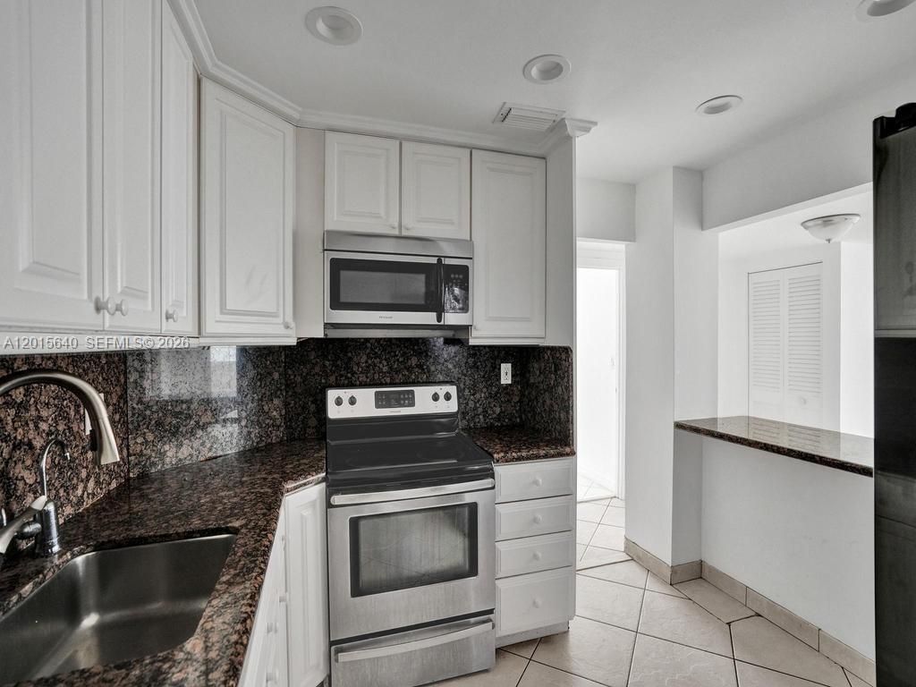 300 Bayview Dr , Unit 906, Sunny Isles Beach, FL 33160 Photo