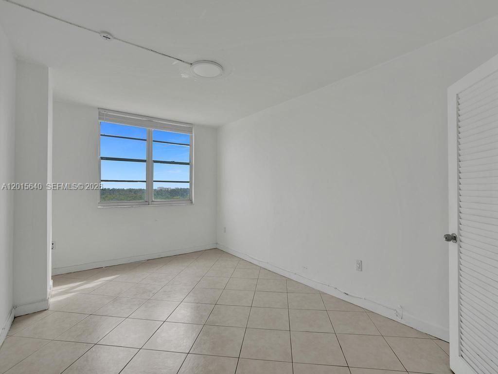 300 Bayview Dr , Unit 906, Sunny Isles Beach, FL 33160 Photo