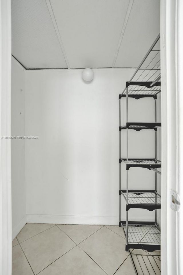300 Bayview Dr , Unit 906, Sunny Isles Beach, FL 33160 Photo