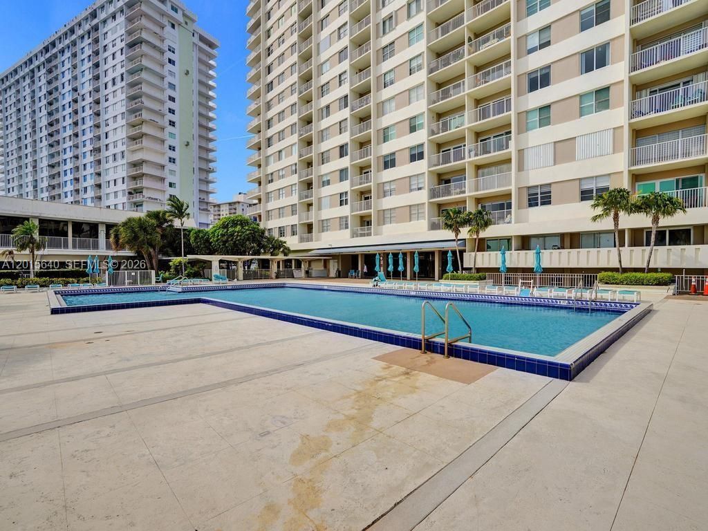 300 Bayview Dr , Unit 906, Sunny Isles Beach, FL 33160 Photo
