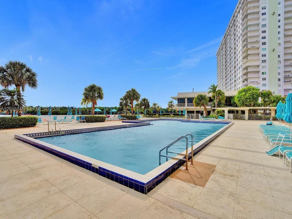 300 Bayview Dr , Unit 906, Sunny Isles Beach, FL 33160 Photo