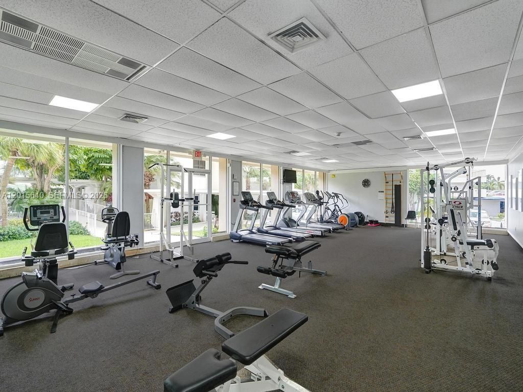 300 Bayview Dr , Unit 906, Sunny Isles Beach, FL 33160 Photo