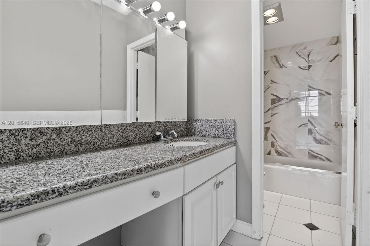 300 Bayview Dr , Unit 906, Sunny Isles Beach, FL 33160 Photo