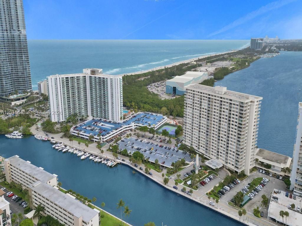 300 Bayview Dr , Unit 906, Sunny Isles Beach, FL 33160 Photo