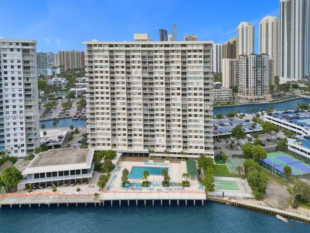 300 Bayview Dr , Unit 906, Sunny Isles Beach, FL 33160 Photo