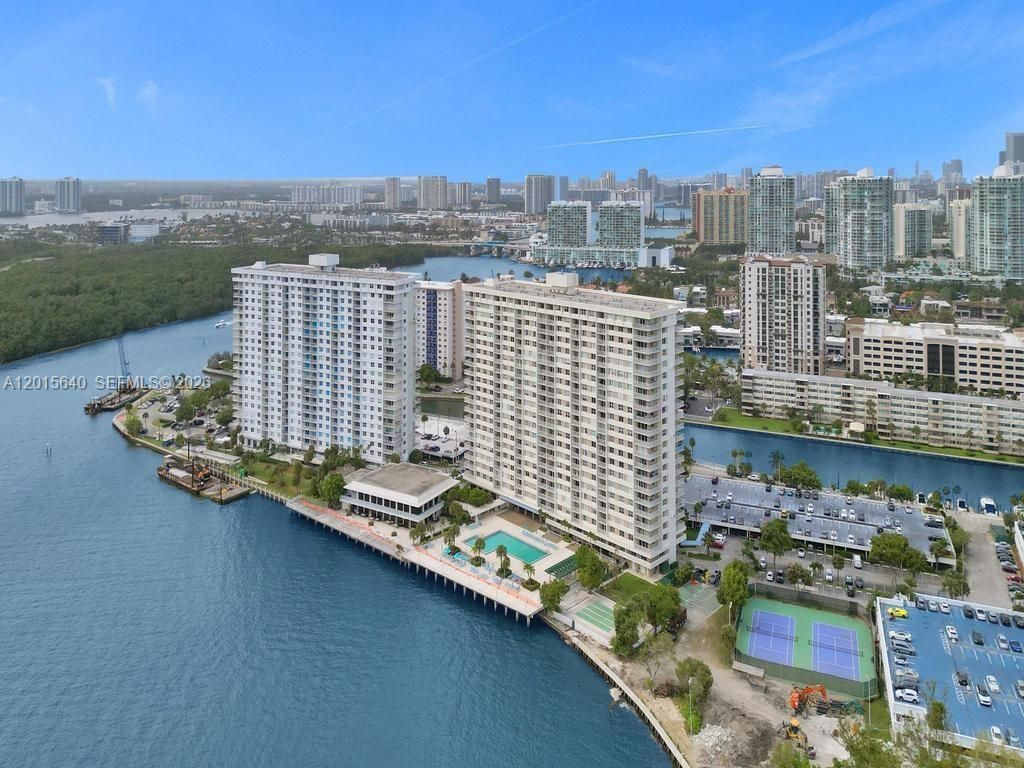300 Bayview Dr , Unit 906, Sunny Isles Beach, FL 33160 Photo