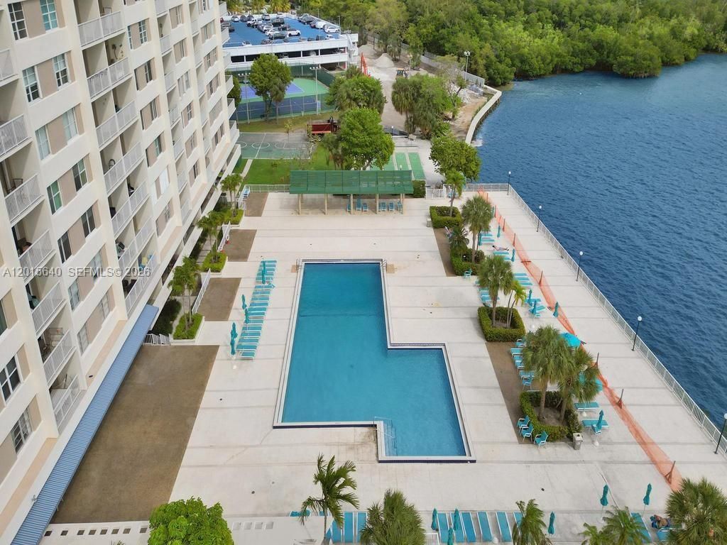 300 Bayview Dr , Unit 906, Sunny Isles Beach, FL 33160 Photo