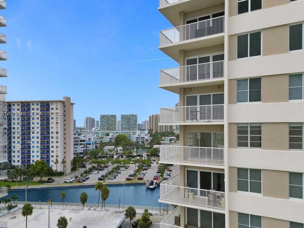 300 Bayview Dr , Unit 906, Sunny Isles Beach, FL 33160 Photo