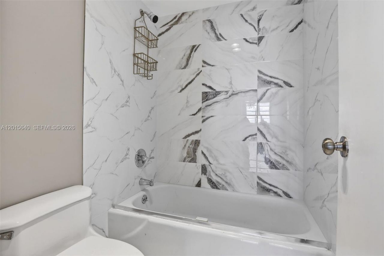 300 Bayview Dr , Unit 906, Sunny Isles Beach, FL 33160 Photo