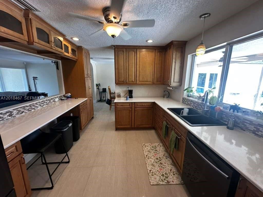 11901 NW 25th St, Plantation, FL 33323 Photo