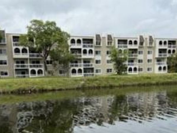 7815 Camino Real , Unit i417, Miami, FL 33143