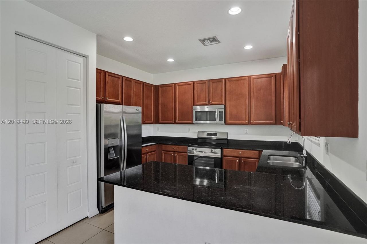 643 NE 191st Ter, Miami, FL 33179 Photo