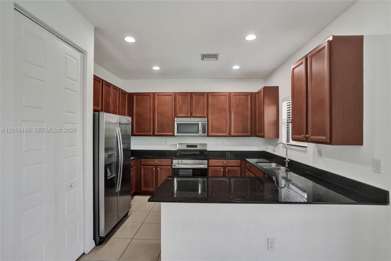 643 NE 191st Ter, Miami, FL 33179 Photo