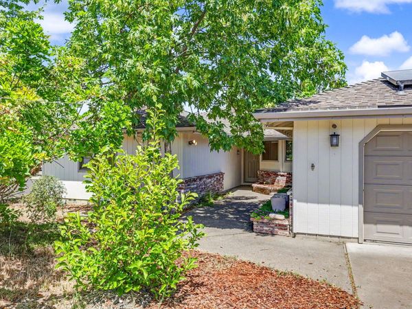 1041 La Loma Drive, Medford, OR 97504