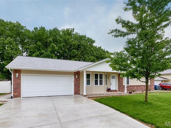 806 S Yosemite Court, St Peters, MO 63376