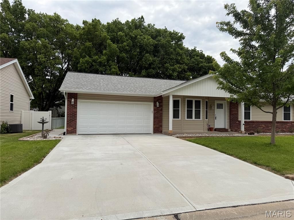 806 S Yosemite Court, Saint Peters, MO 63376 Main Photo