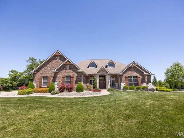 1916 Windcrest Drive, O'Fallon, IL 62269