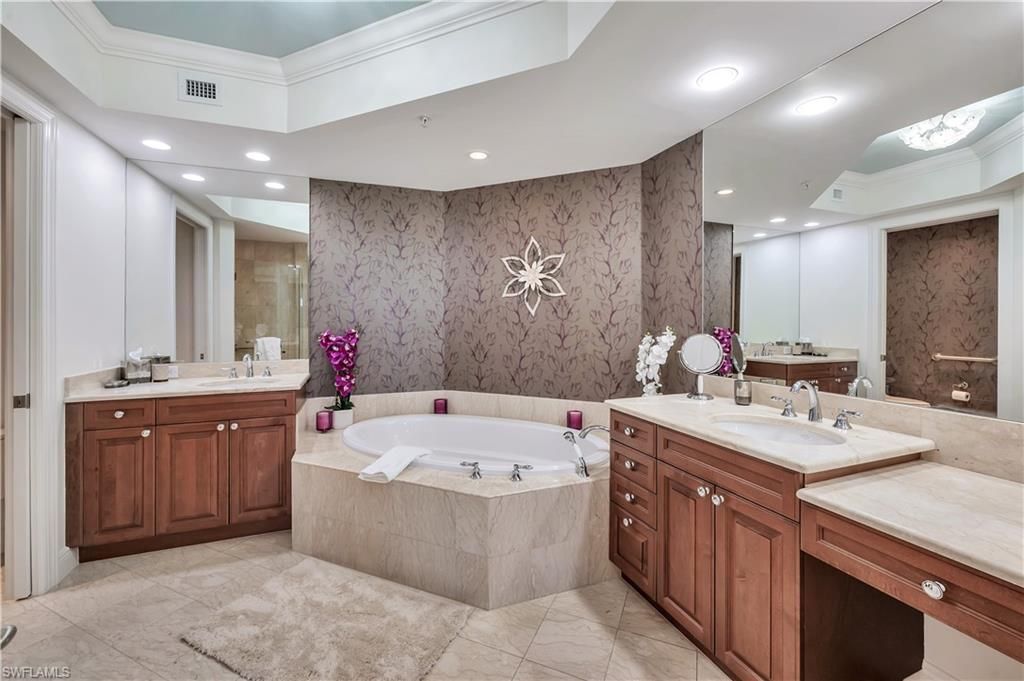 23850 Via Italia Cir , Unit 404, Estero, FL 34134 Photo