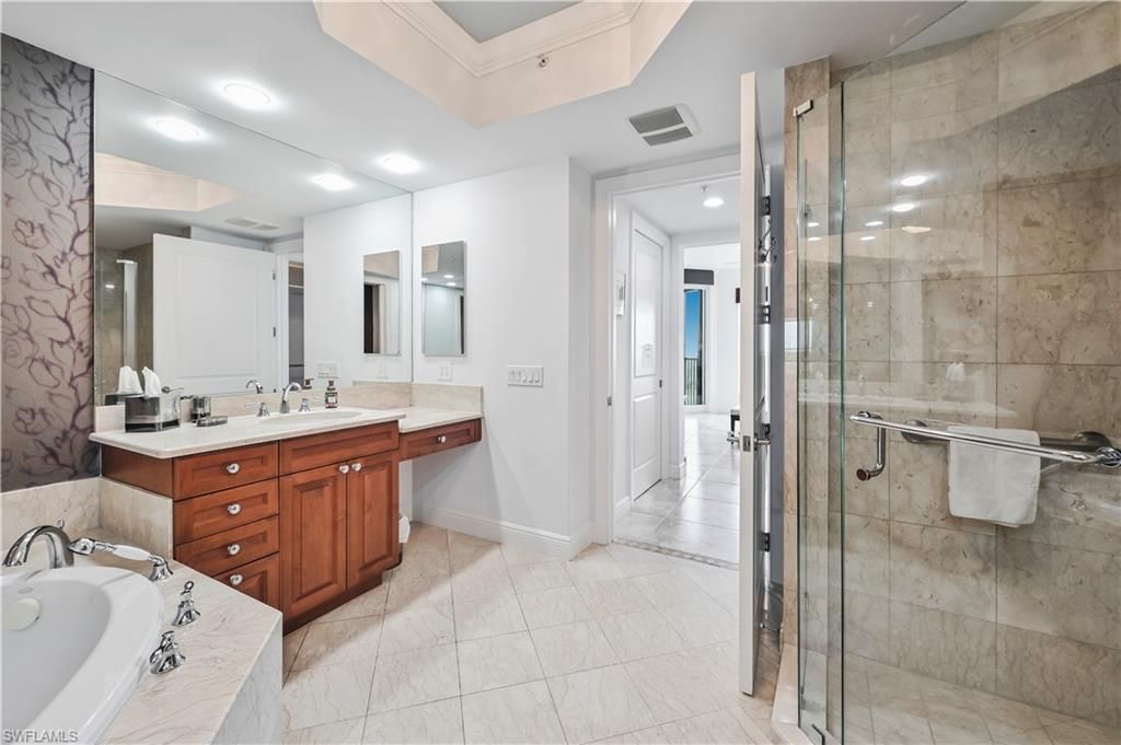 23850 Via Italia Cir , Unit 404, Estero, FL 34134 Photo