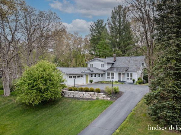 2814 Burrwick Drive SE, Grand Rapids, MI 49546