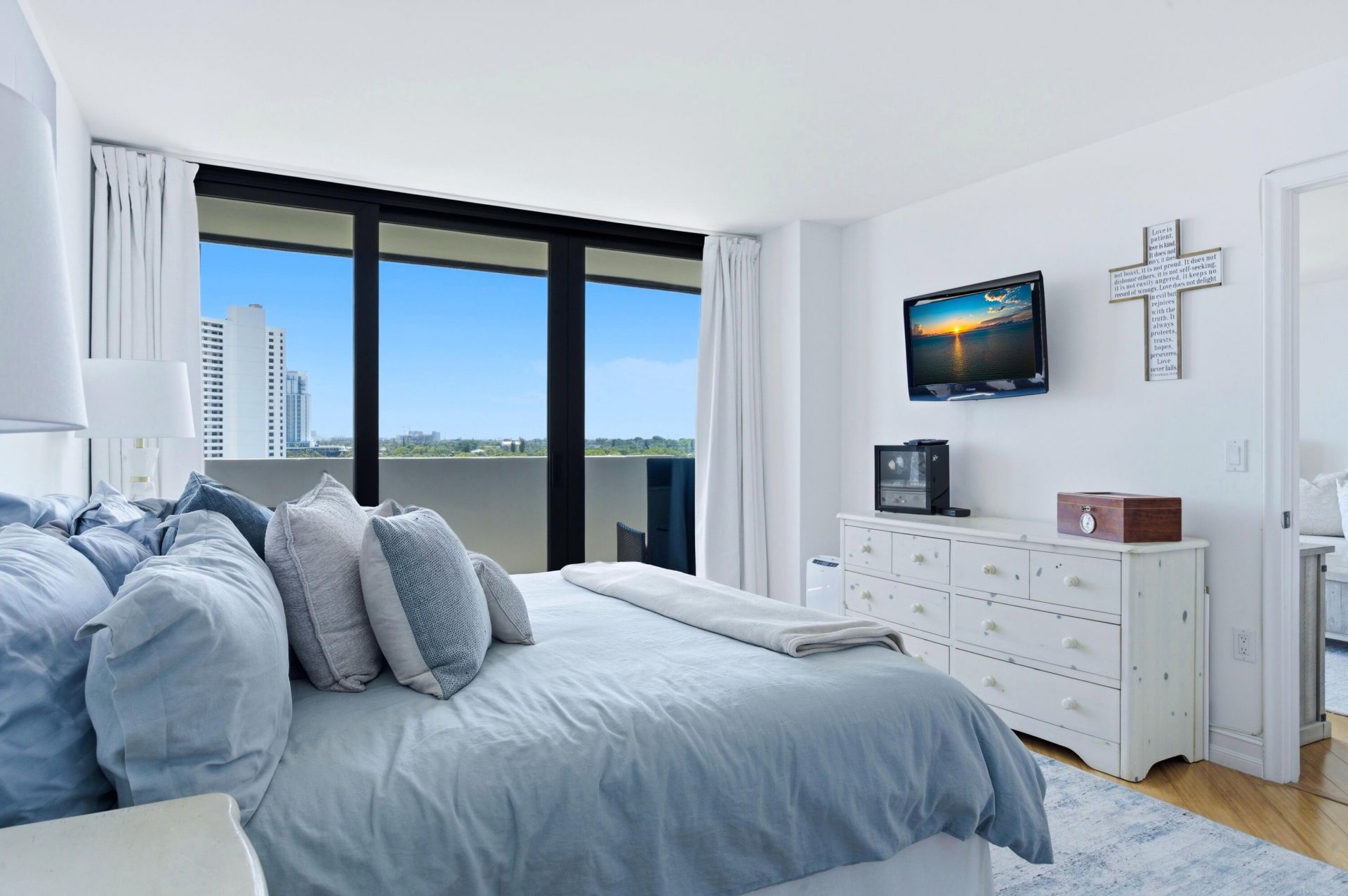 5600 N Flagler Drive, Unit 910, West Palm Beach, FL 33407 Photo