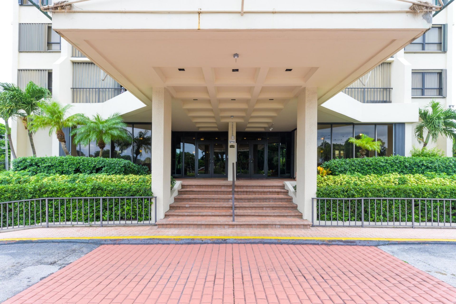 5600 N Flagler Drive, Unit 910, West Palm Beach, FL 33407 Photo