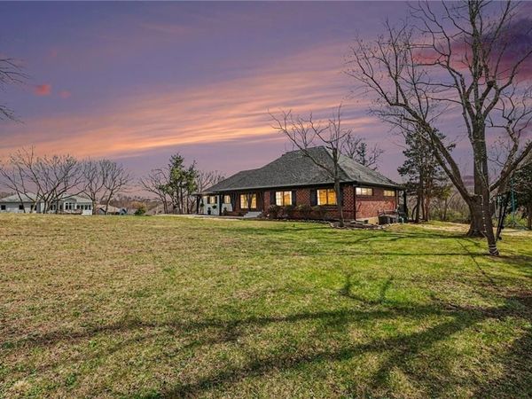 107 E Santa Fe Trail, Kansas City, MO 64145