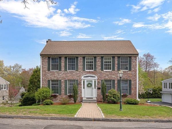 18 Nob Way, Lowell, MA 01852