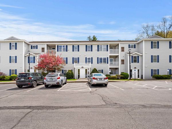 4 Crestview Circle, Unit 100, Londonderry, NH 03053