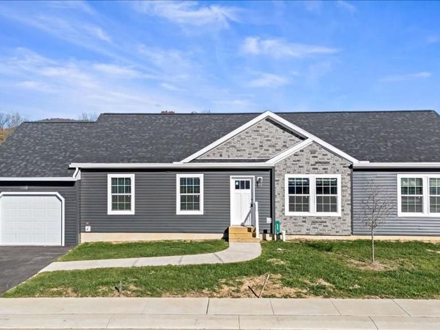 1410 Heytesbury Road , Walnutport, PA 18088 Main Photo