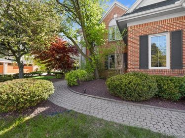 18320 Heatherlea Drive , Livonia, MI 48152