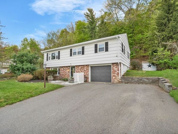 88 Whitehall Rd, Amesbury, MA 01913