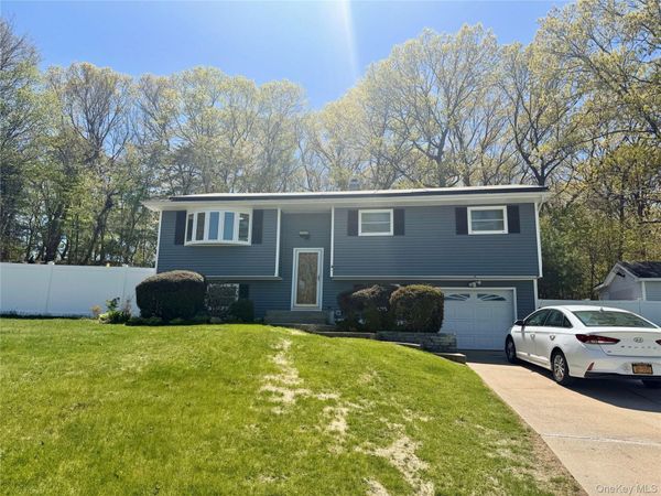 35 Shelton Court , Lake Ronkonkoma, NY 11779