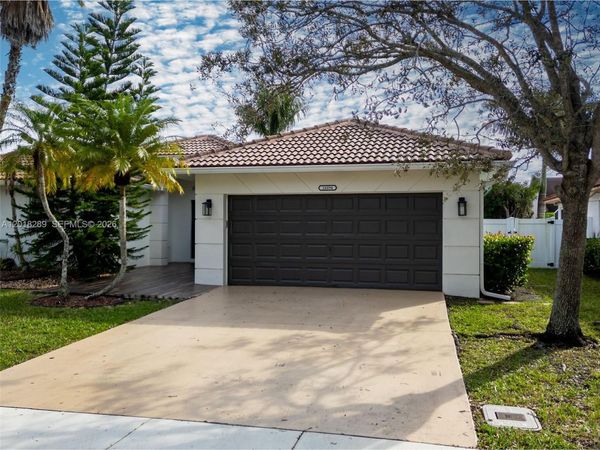 16894 Crestview Ln , Weston, FL 33326